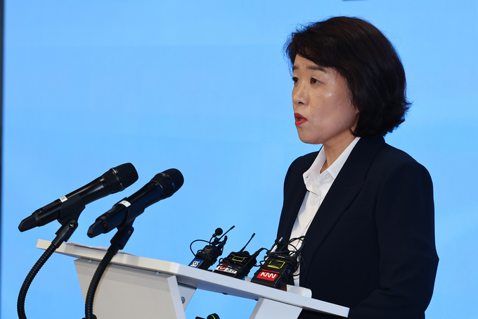  지난 8일 민중기 특별검사가 이끄는 김건희 특검팀의 오정희 특검보가 서울 종로구 KT광화문빌딩에서 브리핑을 하고 있다. (사진=연합뉴스)