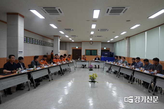15일 안성소방서가 2025년도 소방정책자문위원회 정기회의를 개최하고 있다. (사진=안성소방서 제공)