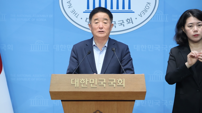 강득구(민주·안양만안) 의원이 16일 국회 소통관에서 기자회견을 열고 발언하고 있다. (사진=강 의원실 제공)