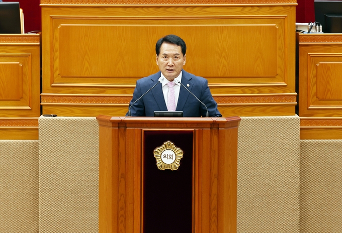 음경택 안양시의원이 17일 시의회 제304회 임시회 제2차 본회의에서 5분 발언을 하고 있다. (사진=안양시의회 제공)