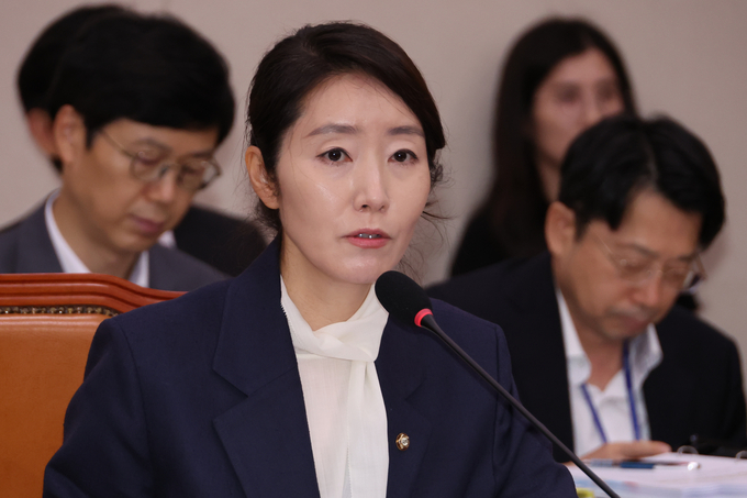 강선우 여성가족부 장관 후보자가 지난 14일 국회 여성가족위원회에서 열린 인사청문회에서 위원의 질문에 답하고 있다.(사진=연합뉴스)