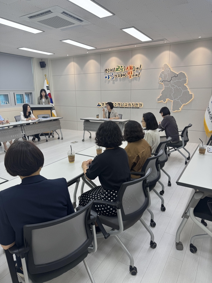 광주하남교육지원청이 교육공무직원들과 소통 간담회를 열고 있다. (사진=광주하남교육지원청 제공)