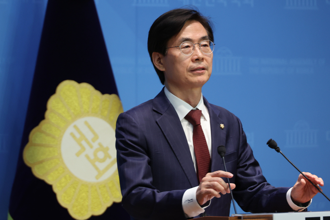 조경태 국민의힘 의원이 21일 국회 소통관에서 당대표 출마 의사를 밝히는 기자회견을 하고 있다. (사진=연합뉴스)