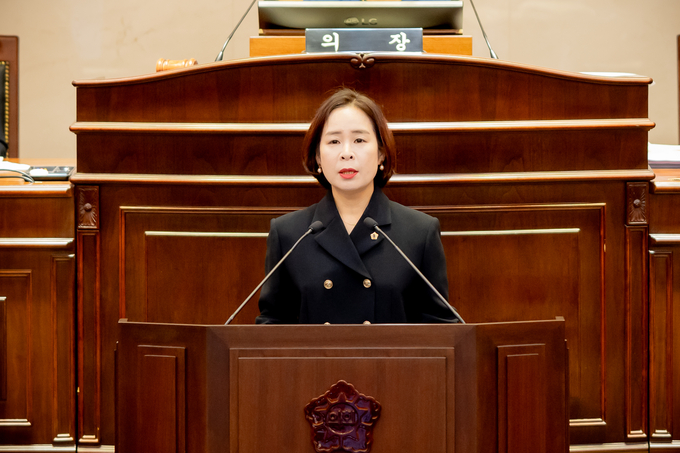 정현미 의원이 다산동 정약용도서관의 과밀 문제를 지적하고 도서관 추가 건립의 시급성을 주장했다. (사진=정현미 의원 제공)