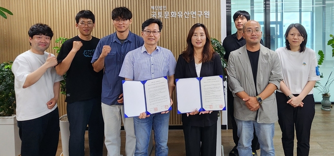한신대 일반대학원 한국사학과와 (재)국토문화유산연구원이 업무 협약을 체결했다. (사진=한신데학교 제공)