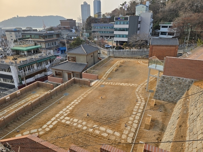 복원된 소금창고와 문화주택 모습. ( 사진 = 경기신문DB )