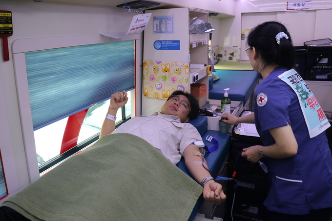 오산소방서 본서 앞에서 사랑의 헌혈운동을 실시하고 있다. (사진=오산소방서 제공)
