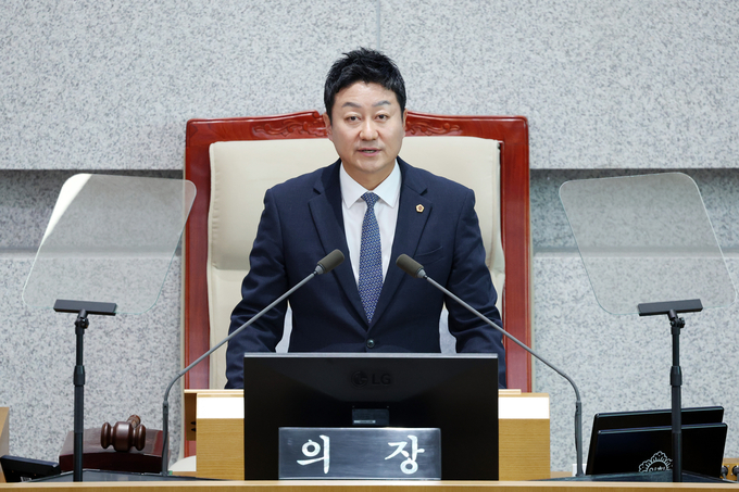 김진경 경기도의회 의장이 23일 경기도의회 본회의장에서 열린 제385회 경기도의회 임시회 제2차 본회의에서 폐회사를 하고 있다. (사진=경기도의회 제공)