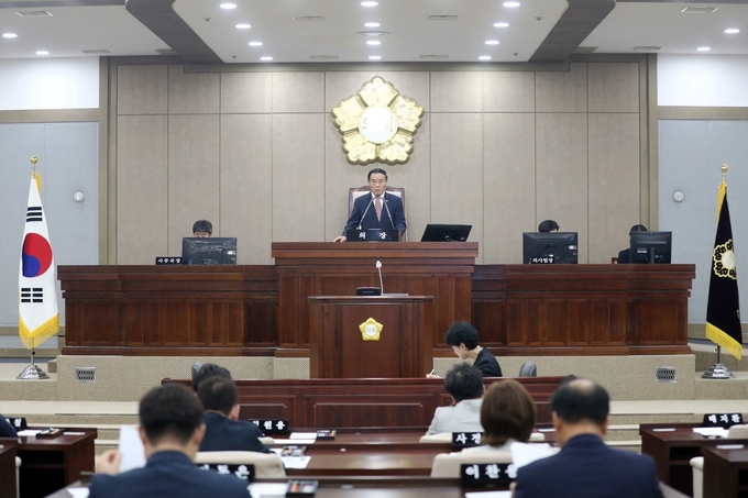 제394회 수원시의회 임시회 제1차 본회의가 진행되고 있다. (사진=수원시의회 제공)