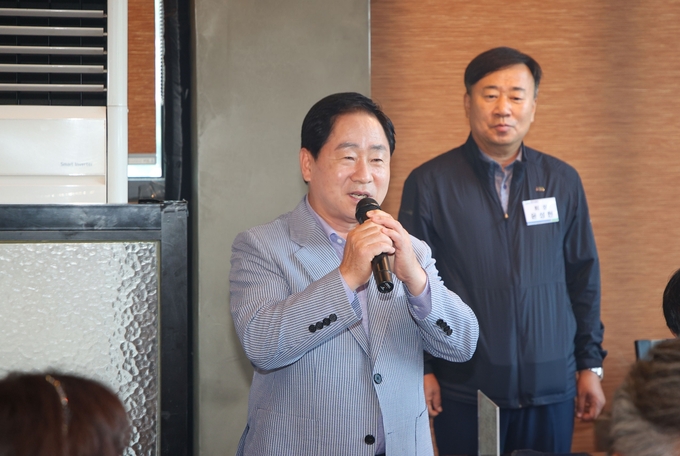 주광덕 남양주시장이 별내동에서 남양주시체육회와 소통했다. (사진=남양주시 제공)