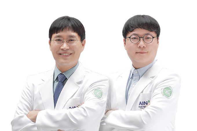 아인병원 이진욱(외과 전문의) 교수와 신명호(외과 전문의) 교수 ( 사진 = 아인병원 제공 )