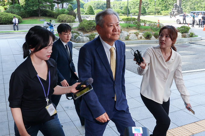 이상민 전 행정안전부 장관이 지난 25일 내란특검 조사를 받기 위해 특검팀 사무실이 마련된 서울 서초구 서울고등검찰청으로 들어가고 있다. (사진=연합뉴스)