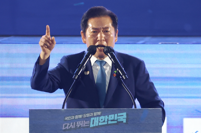 정청래 더불어민주당 신임 당대표가 2일 고양 킨텍스에서 열린 전국당원대회에서 당대표직 수락연설을 하고 있다. (사진=연합뉴스)