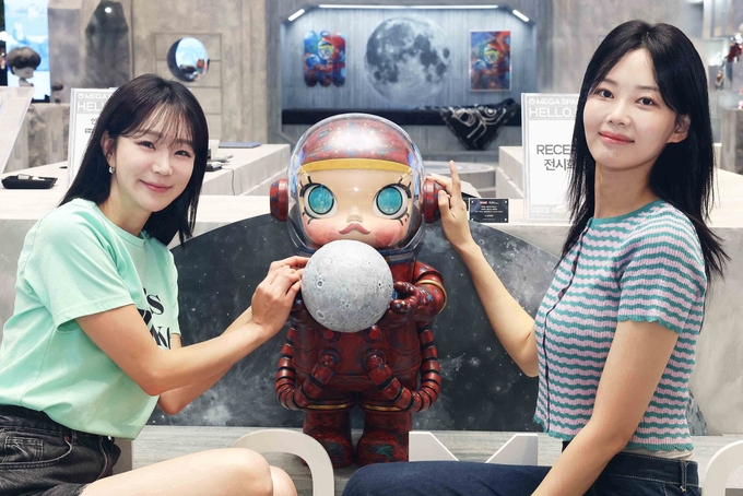 신세계百, 글로벌 아트 토이 '팝마트' 특별 전시에 놀러오세요 (사진=신세계백화점 제공)