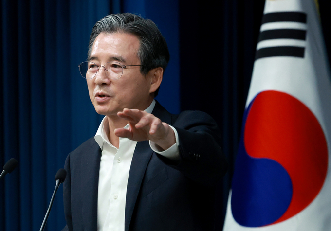 김용범 대통령실 정책실장이 지난달 31일 서울 용산 대통령실 청사에서 한미 관세 협상 타결 관련 브리핑을 하고 있다. (사진=연합뉴스)