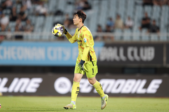 K리그2 수원 삼성 골키퍼 김민준. (사진=한국프로축구연맹 제공)