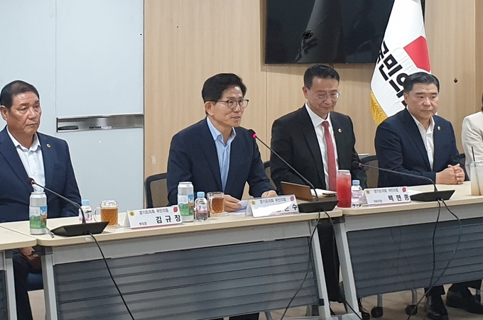 김문수 국민의힘 당대표 후보가 6일 경기도의회에서 열린 국민의힘 당대표 후보 초청 간담회에서 발언을 하고 있다. (사진=나규항 기자)