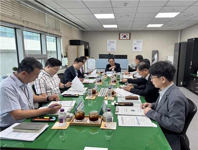  지난 6일 경기도교육정보기록원이 경기도의회 교육위원회 관계자들과 함께 업무 간담회를 진행했다. (사진=경기도교육정보기록원 제공)