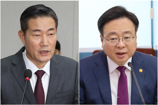 신원식 전 국가안보실장(왼쪽)과 조규홍 전 보건복지부 장관. (사진=연합뉴스)