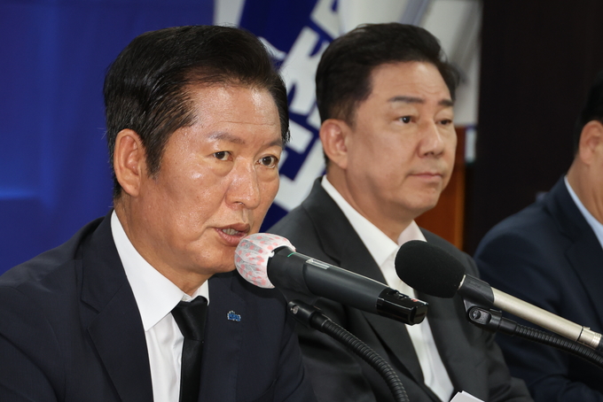 정청래 더불어민주당 대표가 지난 8일 전남 무안군 전남도당에서 취임 후 처음으로 열린 현장 최고위원회의에서 발언하고 있다. (사진=연합뉴스)