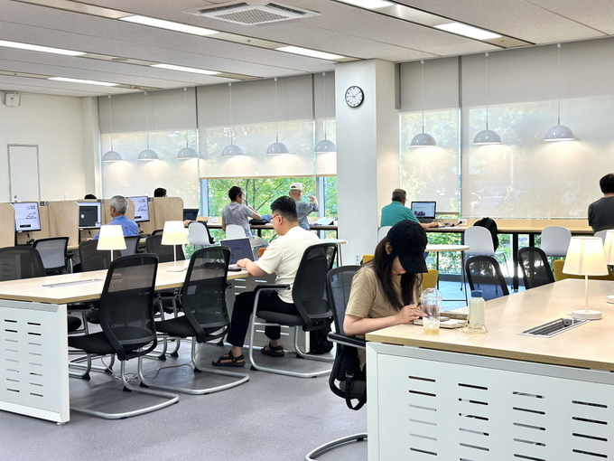고양시 아람누리 도서관이 한 달여 동안 리모델링을 마치고 일반에 공개됐다. (사진=고양시 제공)<br>
