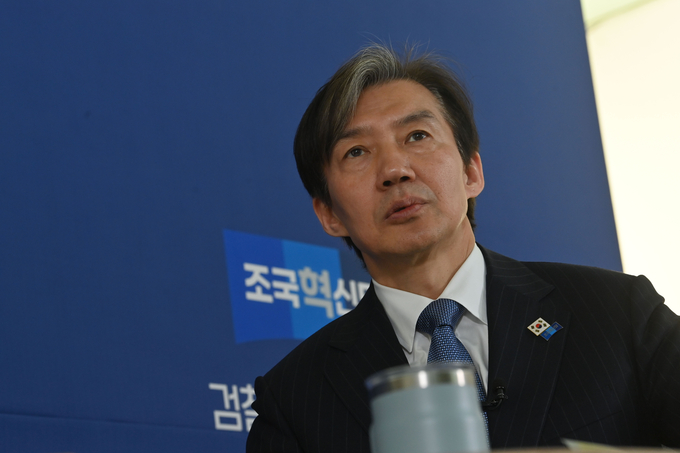 징역 2년을 선고 받아 복역 중이던 조국 전 조국혁신당 대표가 11일 광복절 특별사면·복권 대상자로 최종 결정됐다. 사진은 지난해 경기신문과 인터뷰 중인 조 전 대표의 모습. (사진=경기신문 DB)