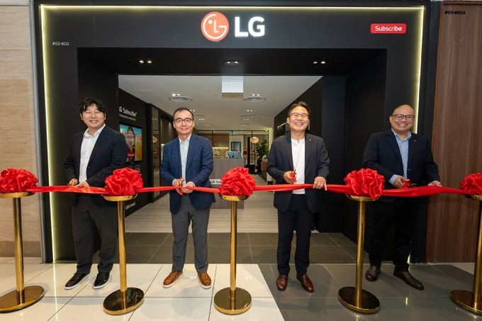 LG전자가 싱가포르에 구독 전용 브랜드샵을 열고 글로벌 가전 구독 사업 확대에 나섰다. (사진=LG전자 제공).