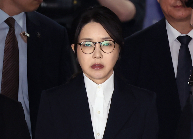  윤석열 전 대통령 부인 김건희 여사가 12일 구속 전 피의자 심문(영장실질심사)을 마친 뒤 서울 서초구 서울중앙지법을 나서고 있다. (사진=연합뉴스)