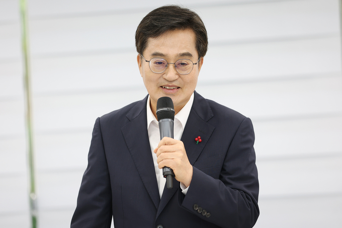 12일 오후 도담소에서 진행한 ‘경기도호남향우회총연합회 호우피해지역 기부금 전달식’에서 김동연 지사가 인사말을 하고 있다. (사진=경기도 제공)