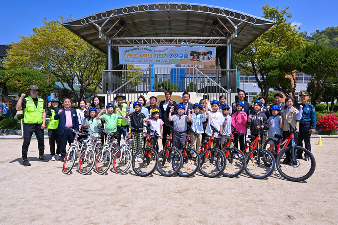 양평군이 초등학교 4학년 학생에게 자전거 교육을 실시했다. (사진=양평군 제공)