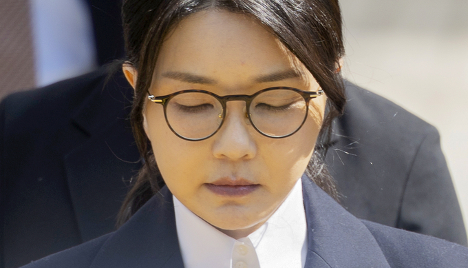 윤석열 전 대통령 부인 김건희 여사가 12일 구속 전 피의자 심문(영장실질심사)을 마친 뒤 서울 서초구 서울중앙지법 청사를 나서고 있다. (사진=연합뉴스)