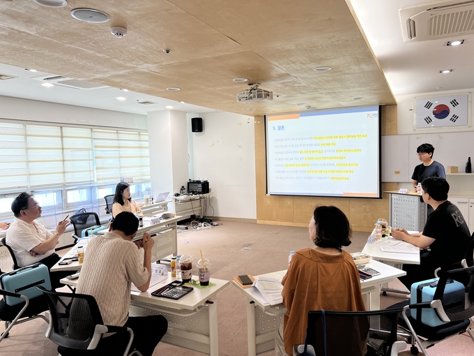 시흥도시공사는 2025년 상반기 접수된 직원제안을 심사하기 위한 제안 심사위원회를 개최했다. (사진=시흥도시공사 제공)