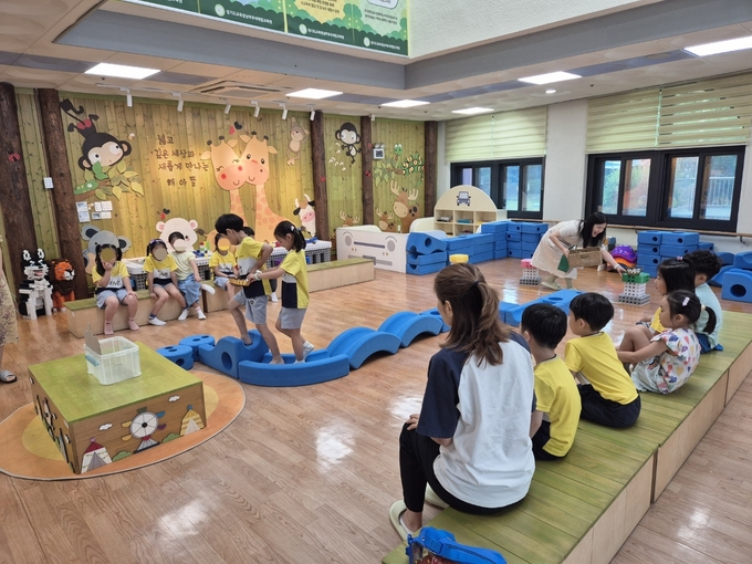 경기도교육청남부유아체험교육원이 경기도 내 5세 유아 450명을 대상으로 여름방학 '유·초 이음교실'을 실시하고 있다. (사진=경기도교육청 제공)