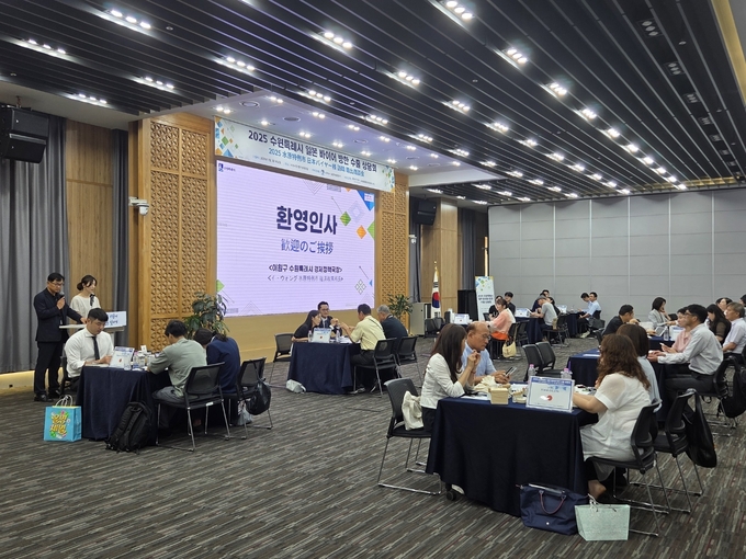 수원시가 지난 7월 3일 시청 중회의실에서 ‘2025 일본바이어 방한 수출상담회’를 열고 있다. (사진=수원시 제공)