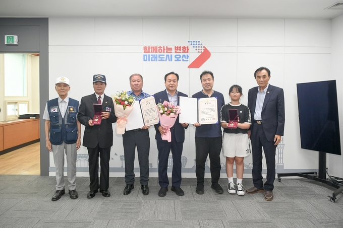 오산시, 6·25전쟁 참전유공자 유가족에 화랑무공훈장 전수. (사진=오산시 제공)