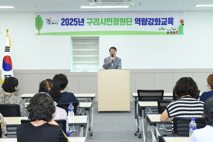 ‘2025년 구리시 시민정원단 역량 강화 교육’ 에서 백경현 구리시장이 인사말을 하고 있다.(사진=구리시 제공)