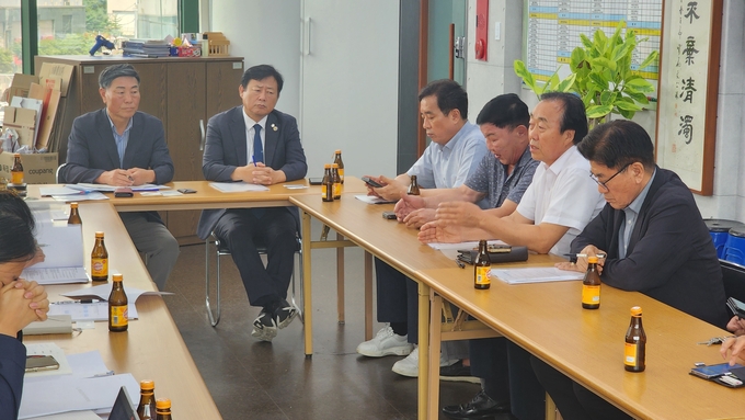 25일 윤호중 행정안전부장관 의원실에서 구리시 갈매역세권지구 일대 건설현장 인력업체 관계자와 LH간 간담회가 진행됐다. (사진=박진석 기자)