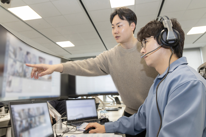 지난 4월 19일 삼성전자 인재개발원(경기도 용인)에서 삼성전자 감독관이 상반기 삼성직무적성검사 응시자를 대상으로 예비 소집을 진행하는 모습 (사진=삼성전자 제공)
