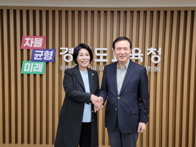 최민희 의원이 지난 6월 임태희 경기도 교육감과 면담을 갖고 평내고의 자율형 공립고 지정 필요성을 설명했다.(사진=최민희 의원실 제공)