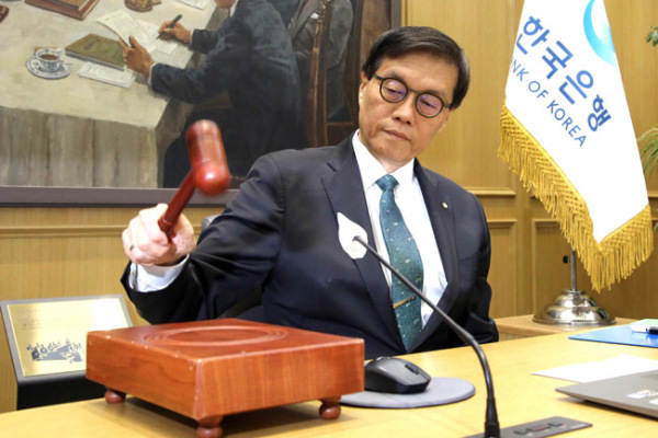 이창용 한국은행 총재가 28일 서울 중구 한국은행에서 열린 금융통화위원회 통화정책방향 결정회의를 주재하고 있다 (사진=사진공동취재단)