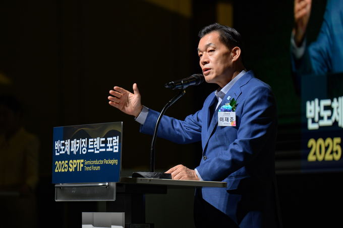 지난 27일 이재준 수원시장이 '2025 차세대 반도체 패키징 산업전(ASPS 2025)' 개막식에서 발언하고 있다. (사진=수원시 제공)