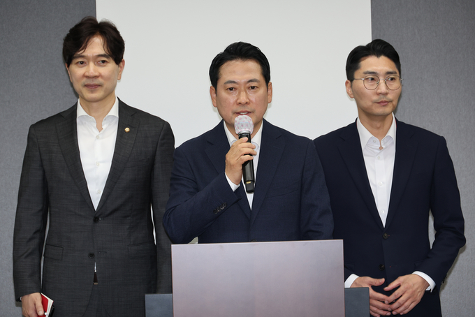 장동혁 국민의힘 대표가 28일 인천국제공항공사 항공교육원에서 현안 관련 기자간담회를 하고 있다. (사진=연합뉴스)