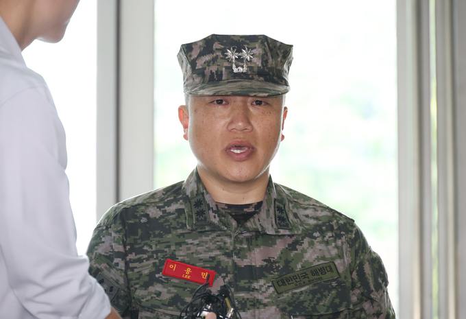  이용민 전 해병대 1사단 포병여단 제7대대장이 28일 업무상 과실치사상 혐의 피의자 신분으로 조사를 받기 위해 이명현 특별검사팀에 출석했다. (사진=연합뉴스)