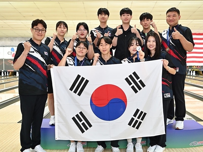 22일부터 27일까지 말레이시아 쿠알라룸푸르에서 열린 '2025 제22회 아시아청소년볼링선수권대회'에 출전한 한국 청소년 볼링 대표팀. (사진=대한볼링협회 제공)