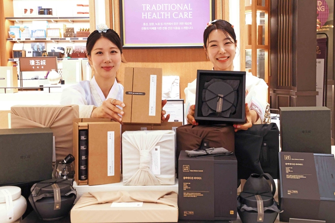 신세계백화점 강남점 지하1층 웰니스케어 경옥채 매장 추석 선물세트. (사진=신세계백화점 제공)