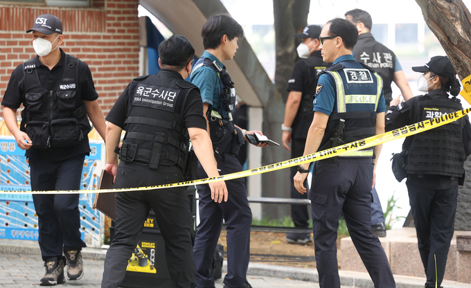  2일 대구 수성구 수성못 인근에서 현역 육군 대위가 총상을 입고 사망한 채 발견된 가운데 사건 현장에서 육군수사단, 경찰 과학수사대 등이 현장조사를 벌이고 있다. (사진=연합뉴스)