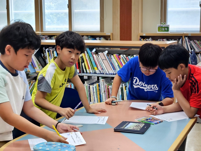  곡선초등학교가 지난 1일부터 3일까지 교내 꿈나무 도서관에서 '독서의 달' 행사를 개최했다. (사진=곡선초등학교 제공)