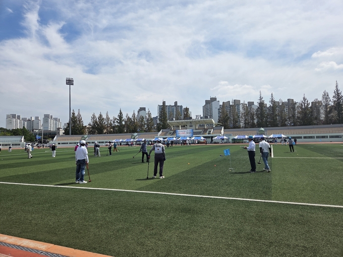 제13회 대한노인회 경기도 연합회장배 그라운드골프대회 장면. (사진=오산시 제공)