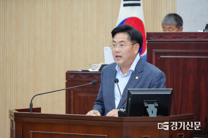 2일 안성시의회 최호섭 운영위원장이 제233회 안성시의회 임시회 본회에서 시정질의를 하고 있다. (사진=최호섭 시의원실 제공)