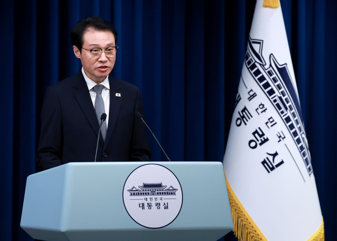 이규연 대통령실 홍보소통수석이 3일 서울 용산 대통령실 청사에서 이재명 정부 출범 100일 기자회견과 관련해 브리핑을 하고 있다. (사진=연합뉴스)